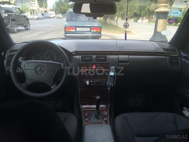 Mercedes E 230 1997, 246,000 km - 2.3 l - Bakı