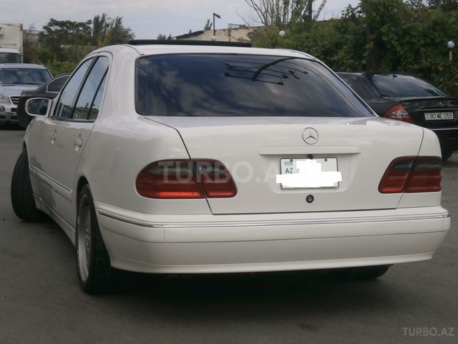 Mercedes E 320 1999, 130,000 km - 3.2 l - Bakı