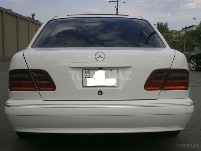 Mercedes E 320 1999, 130,000 km - 3.2 l - Bakı