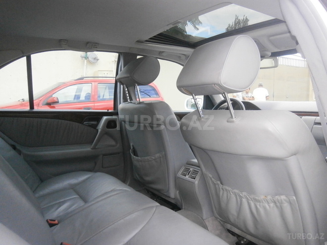 Mercedes E 320 1999, 130,000 km - 3.2 l - Bakı
