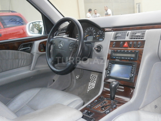 Mercedes E 320 1999, 130,000 km - 3.2 l - Bakı