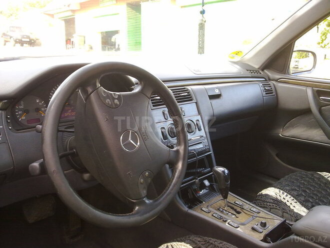 Mercedes E 220 2000, 320,151 km - 2.2 l - Bakı