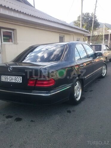 Mercedes E 220 2000, 320,151 km - 2.2 l - Bakı
