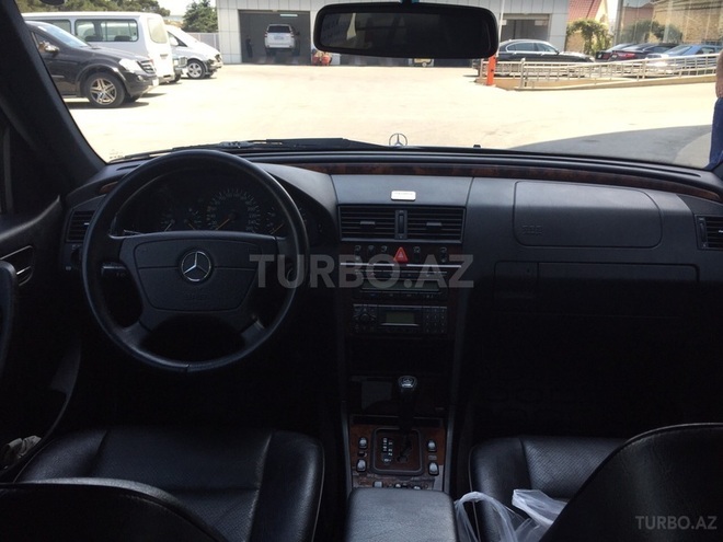 Mercedes C 240 2000, 64,000 km - 2.4 l - Bakı
