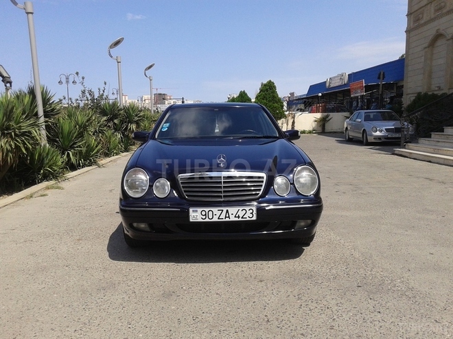 Mercedes E 220 2001, 209,000 km - 2.2 l - Bakı