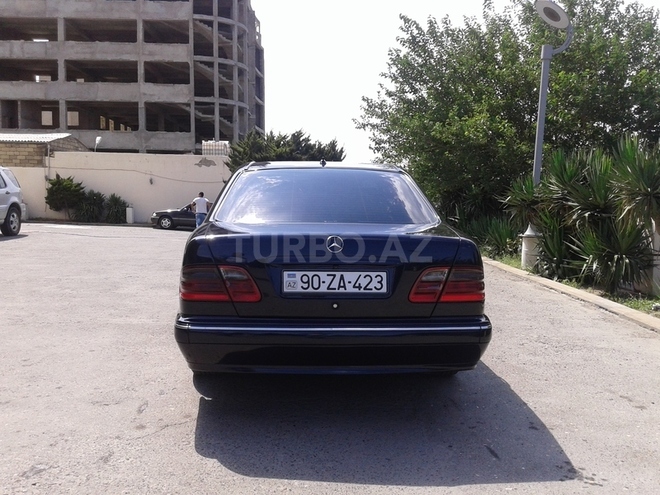 Mercedes E 220 2001, 209,000 km - 2.2 l - Bakı