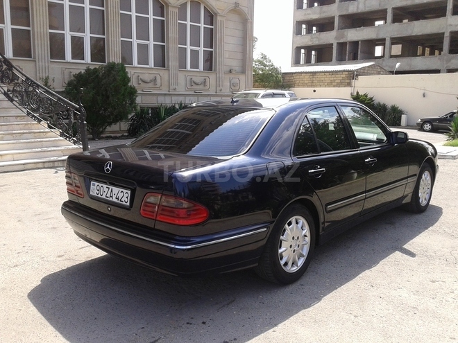 Mercedes E 220 2001, 209,000 km - 2.2 l - Bakı