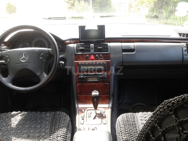 Mercedes E 220 2001, 209,000 km - 2.2 l - Bakı