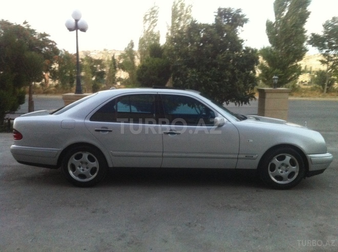 Mercedes E 240 1999, 187,000 km - 2.4 l - Bakı