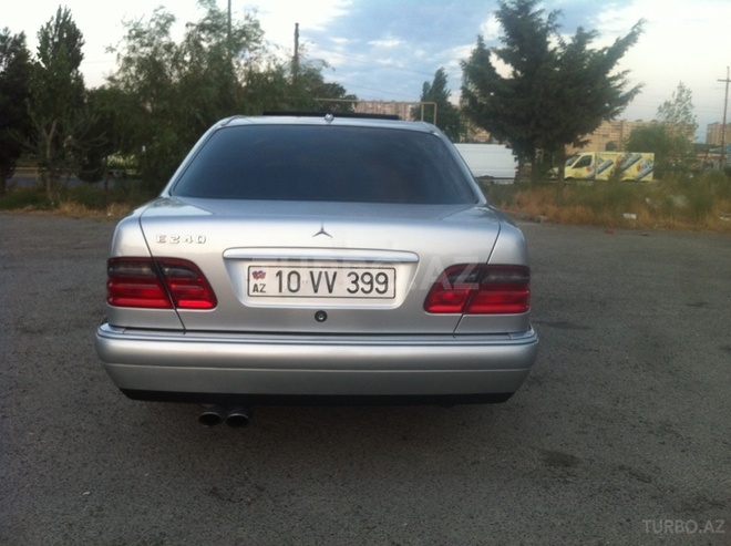 Mercedes E 240 1999, 187,000 km - 2.4 l - Bakı