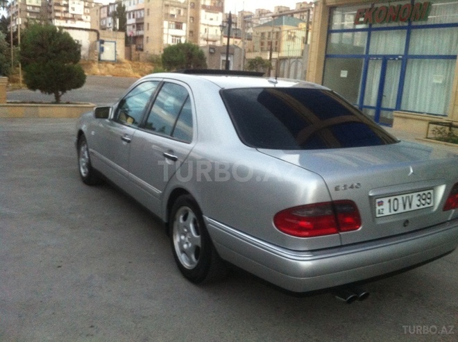 Mercedes E 240 1999, 187,000 km - 2.4 l - Bakı