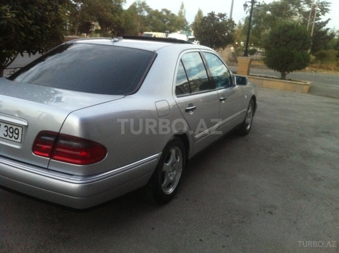 Mercedes E 240 1999, 187,000 km - 2.4 l - Bakı