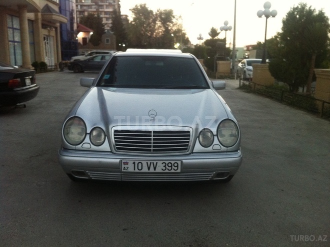 Mercedes E 240 1999, 187,000 km - 2.4 l - Bakı