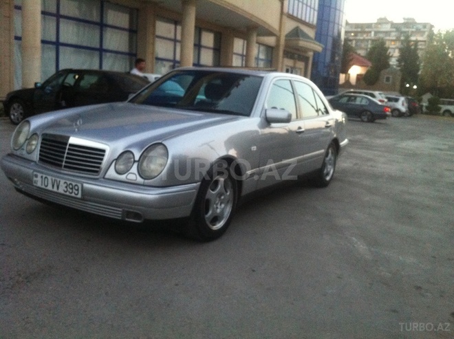 Mercedes E 240 1999, 187,000 km - 2.4 l - Bakı