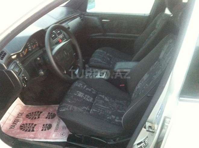 Mercedes E 240 1999, 187,000 km - 2.4 l - Bakı