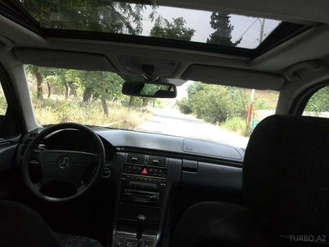 Mercedes E 240 1999, 230,000 km - 2.4 l - Bakı