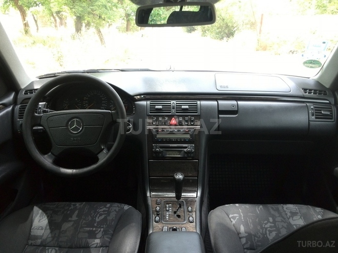 Mercedes E 240 1999, 230,000 km - 2.4 l - Bakı