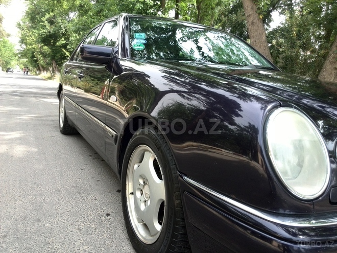 Mercedes E 240 1999, 230,000 km - 2.4 l - Bakı