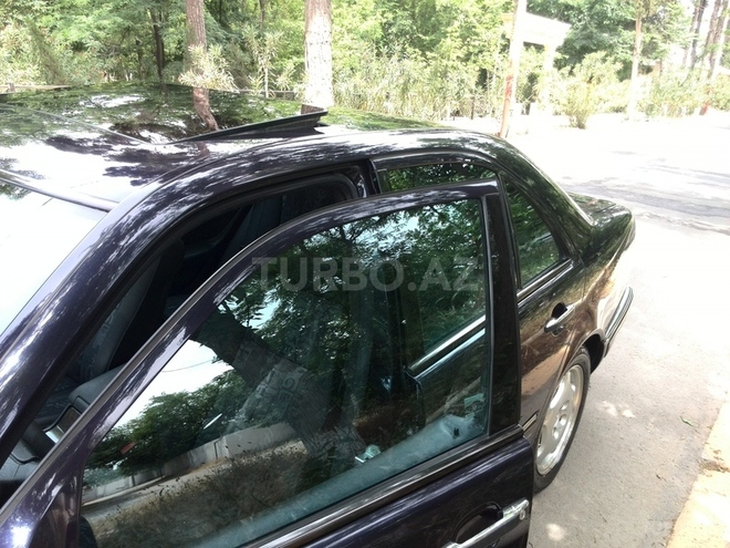 Mercedes E 240 1999, 230,000 km - 2.4 l - Bakı