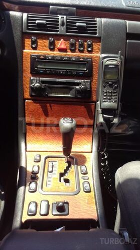 Mercedes E 200 1999, 296,000 km - 2.0 l - Bakı