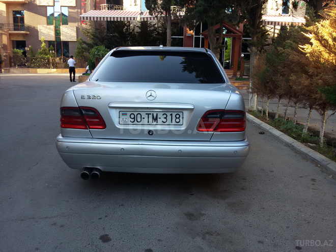 Mercedes E 240 1998, 195,000 km - 2.4 l - Bakı