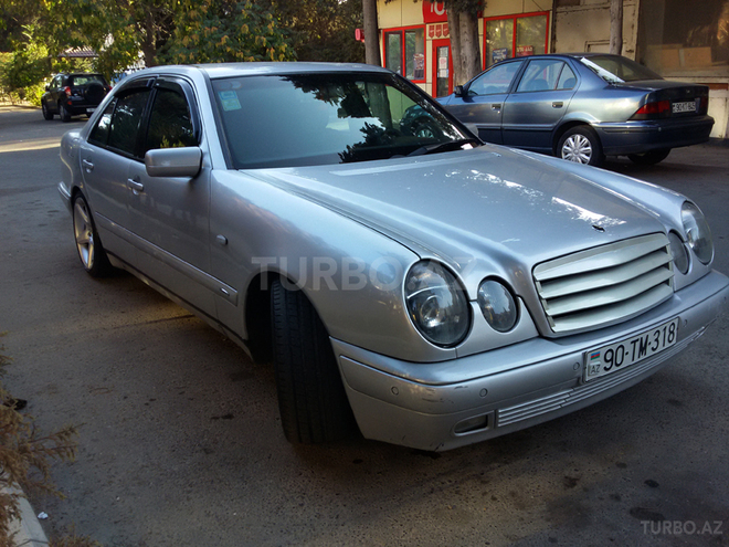 Mercedes E 240 1998, 195,000 km - 2.4 l - Bakı