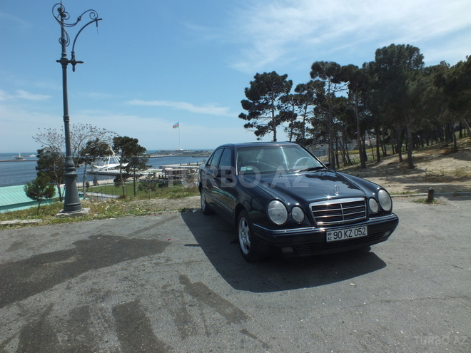 Mercedes E 320 1999, 243,000 km - 3.2 l - Bakı