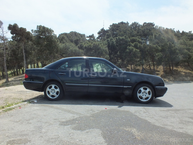 Mercedes E 320 1999, 243,000 km - 3.2 l - Bakı
