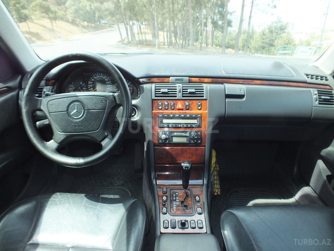 Mercedes E 320 1999, 243,000 km - 3.2 l - Bakı