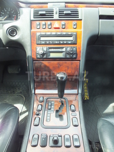 Mercedes E 320 1999, 243,000 km - 3.2 l - Bakı