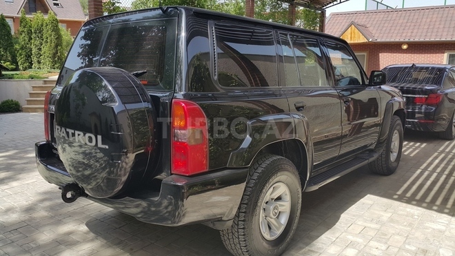 Nissan Patrol 2006, 180,000 km - 4.8 l - Bakı