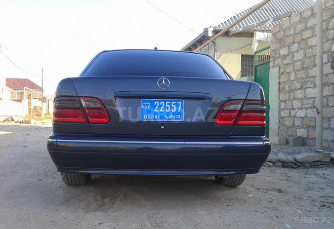 Mercedes E 220 2000, 190,000 km - 2.2 l - Bakı