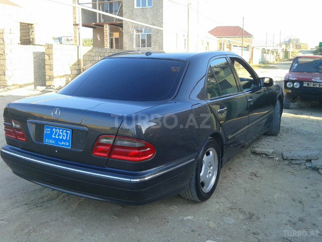 Mercedes E 220 2000, 190,000 km - 2.2 l - Bakı