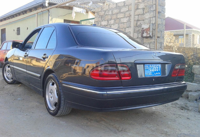 Mercedes E 220 2000, 190,000 km - 2.2 l - Bakı