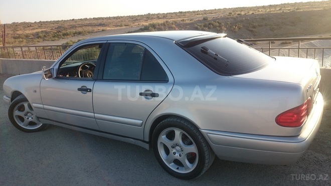 Mercedes E 240 1988, 240,000 km - 2.4 l - Bakı