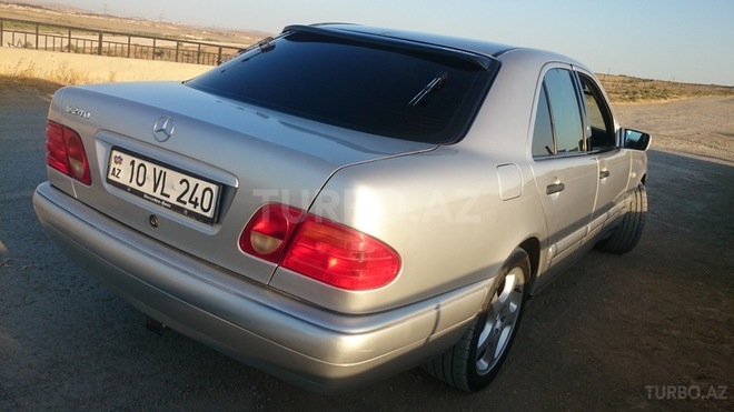 Mercedes E 240 1988, 240,000 km - 2.4 l - Bakı