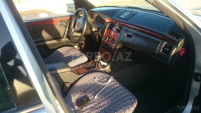 Mercedes E 240 1988, 240,000 km - 2.4 l - Bakı