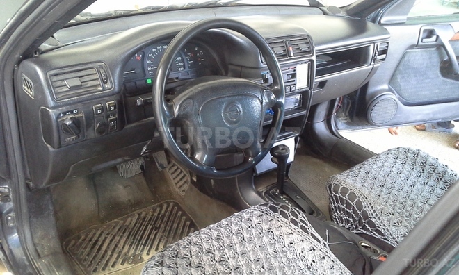 Opel Vectra 1993, 200,000 km - 2.0 l - Bakı