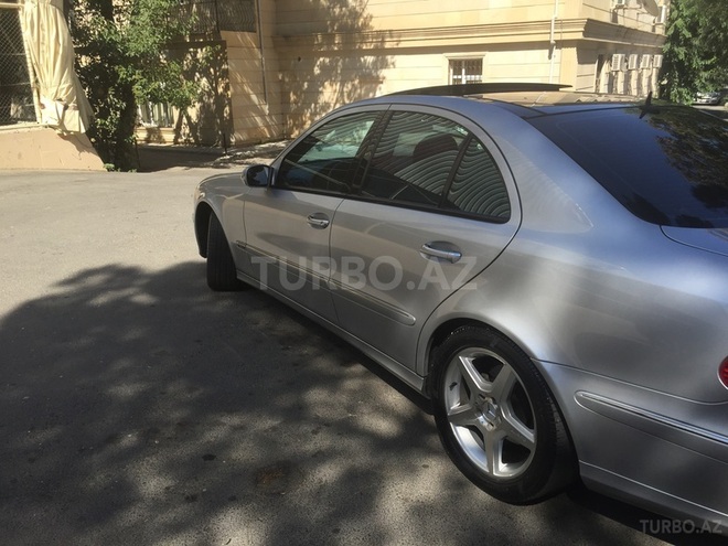 Mercedes E 240 2005, 121,800 km - 2.6 l - Bakı