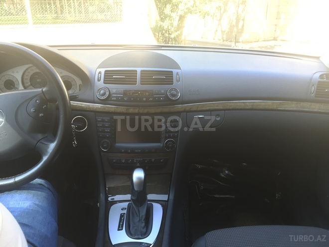 Mercedes E 240 2005, 121,800 km - 2.6 l - Bakı