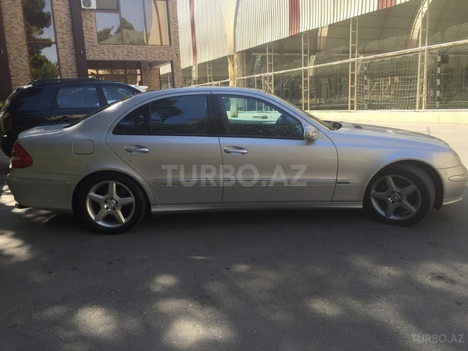 Mercedes E 240 2005, 121,800 km - 2.6 l - Bakı