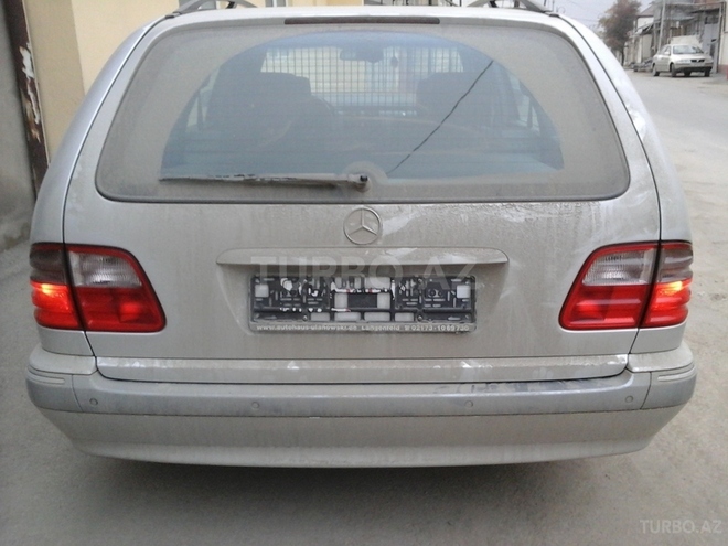 Mercedes E 220 2000, 240,000 km - 2.2 л - Bakı
