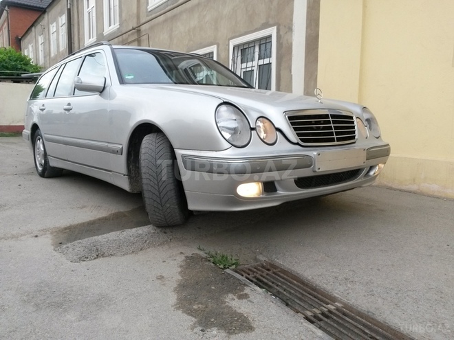 Mercedes E 220 2000, 240,000 km - 2.2 л - Bakı