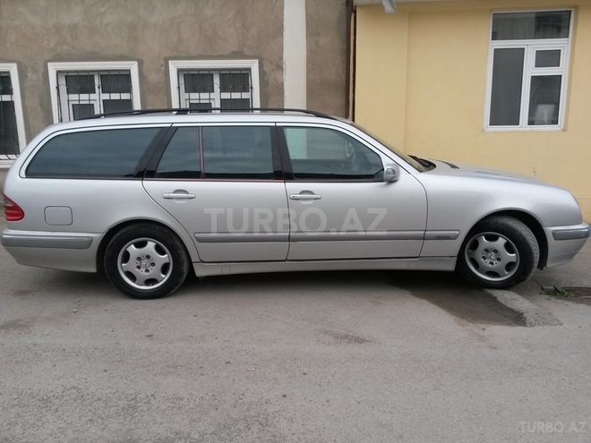 Mercedes E 220 2000, 240,000 km - 2.2 л - Bakı