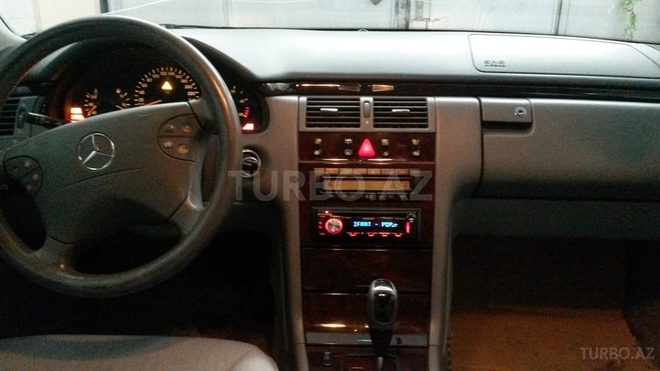 Mercedes E 220 2000, 240,000 km - 2.2 л - Bakı
