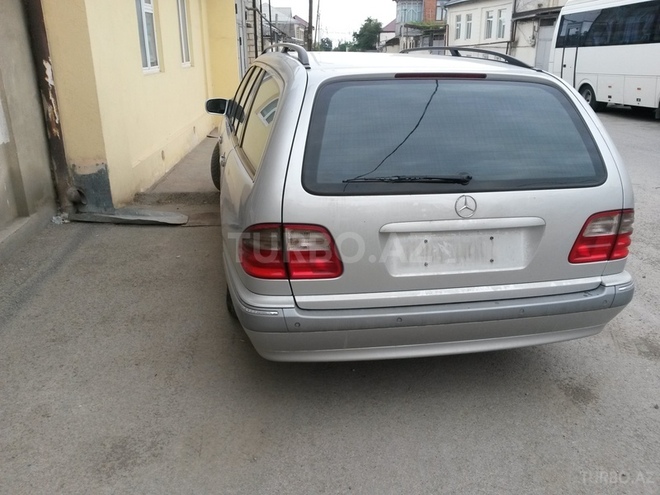 Mercedes E 220 2000, 240,000 km - 2.2 л - Bakı