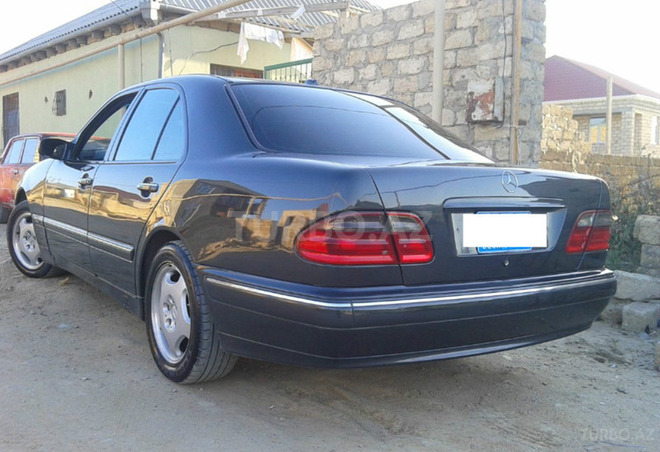 Mercedes E 220 2001, 185,000 km - 2.2 л - Bakı