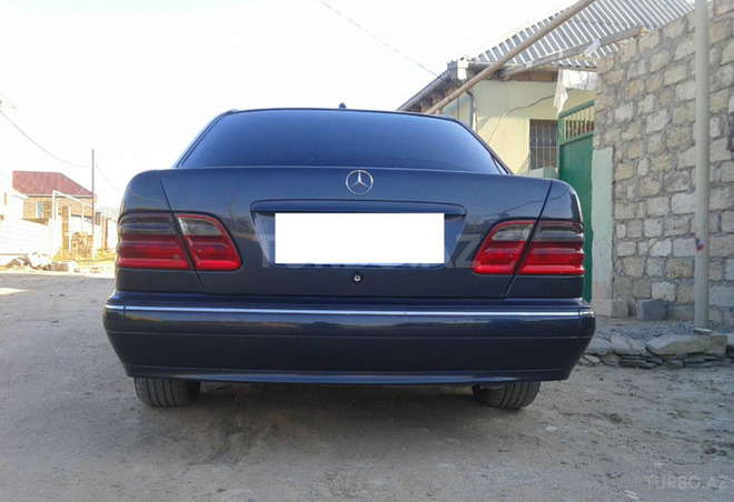 Mercedes E 220 2001, 185,000 km - 2.2 л - Bakı