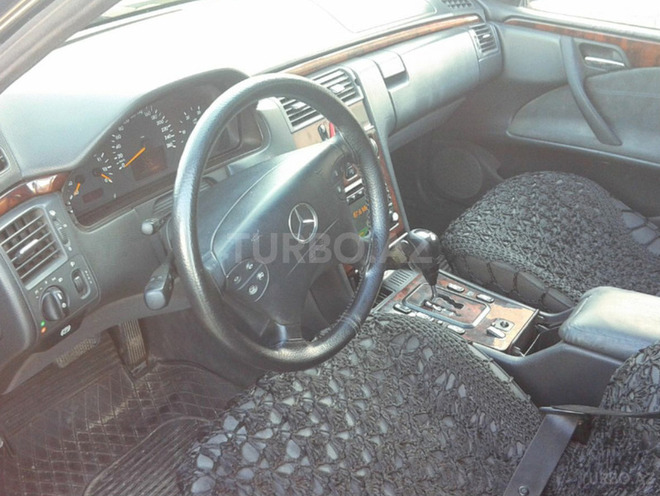 Mercedes E 220 2001, 185,000 km - 2.2 л - Bakı