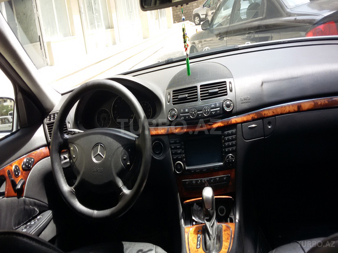 Mercedes E 320 2004, 260,000 km - 3.2 l - Bakı